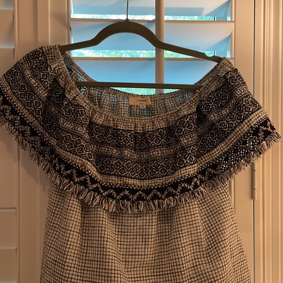 Off the shoulder black and white shirt! Size M - Picture 3 of 3